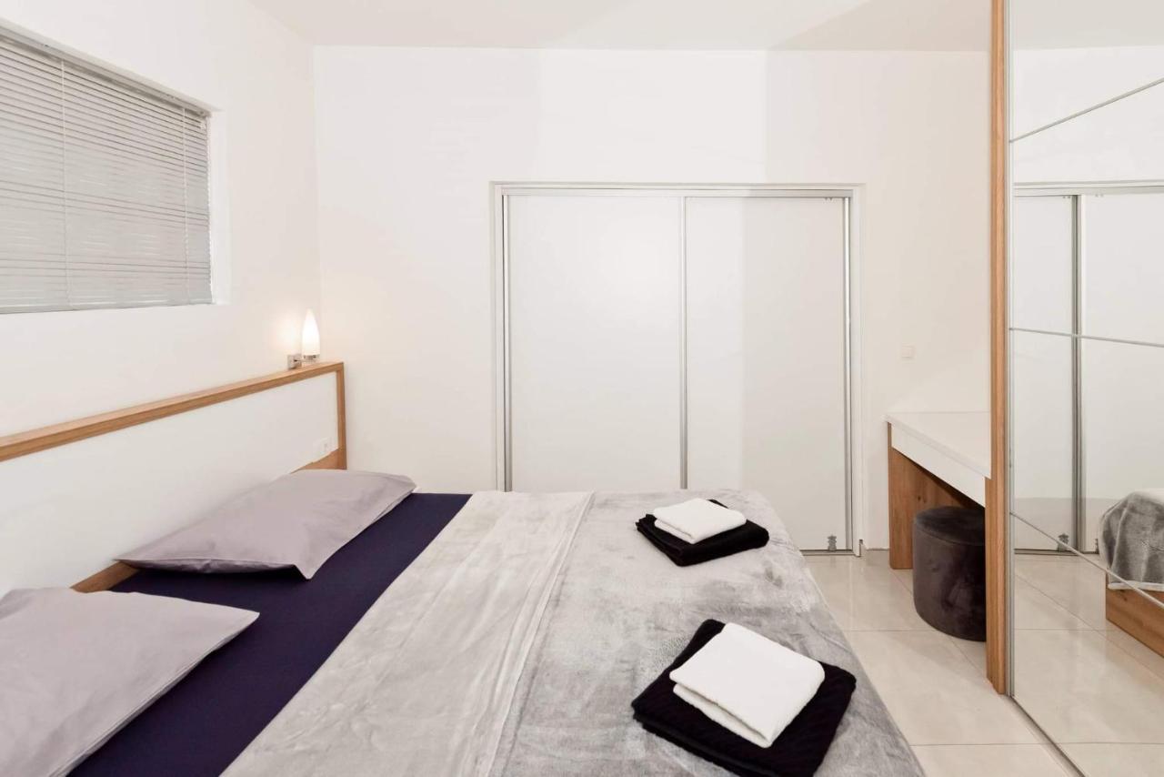 Apartment White Pearl Ražanac Buitenkant foto