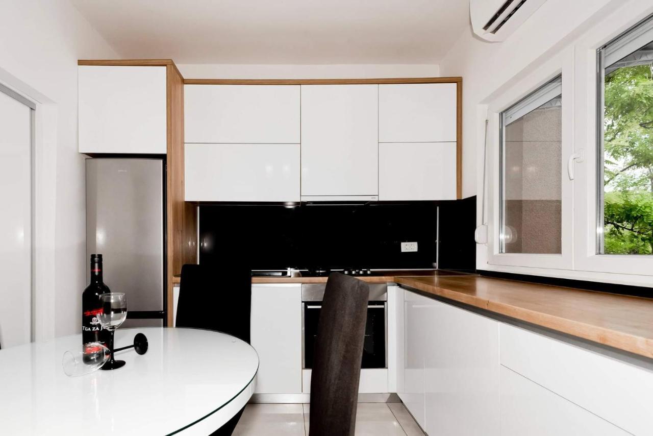 Apartment White Pearl Ražanac Buitenkant foto