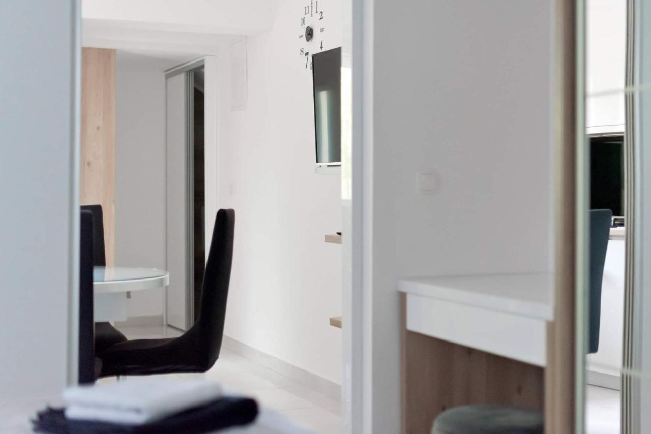 Apartment White Pearl Ražanac Buitenkant foto