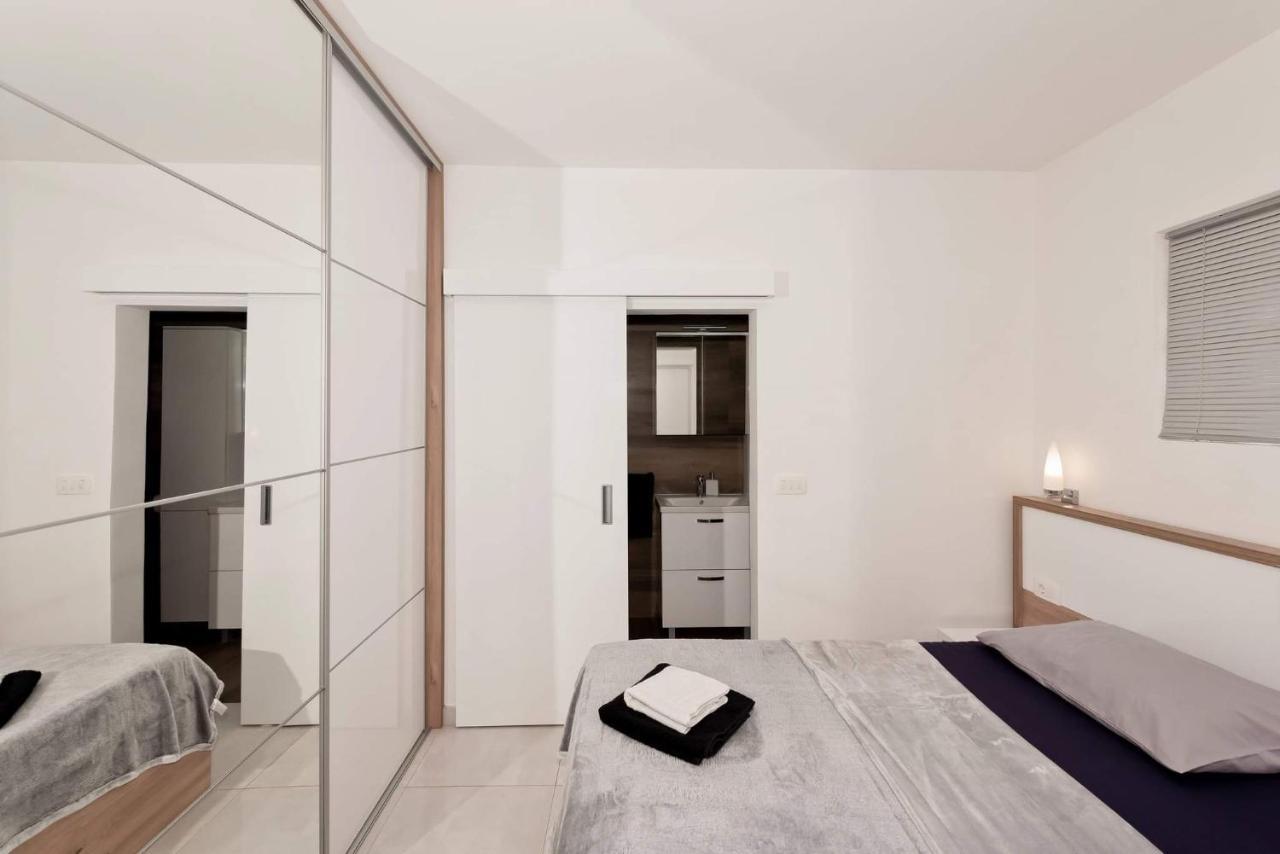 Apartment White Pearl Ražanac Buitenkant foto