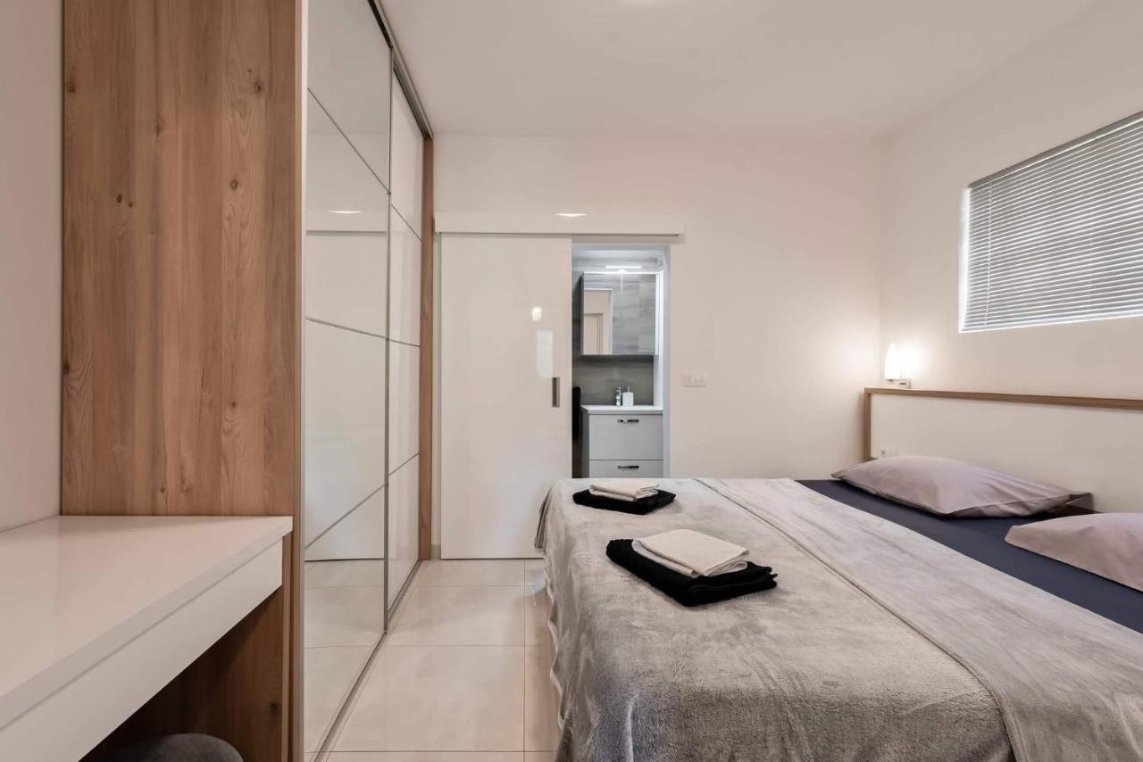 Apartment White Pearl Ražanac Buitenkant foto